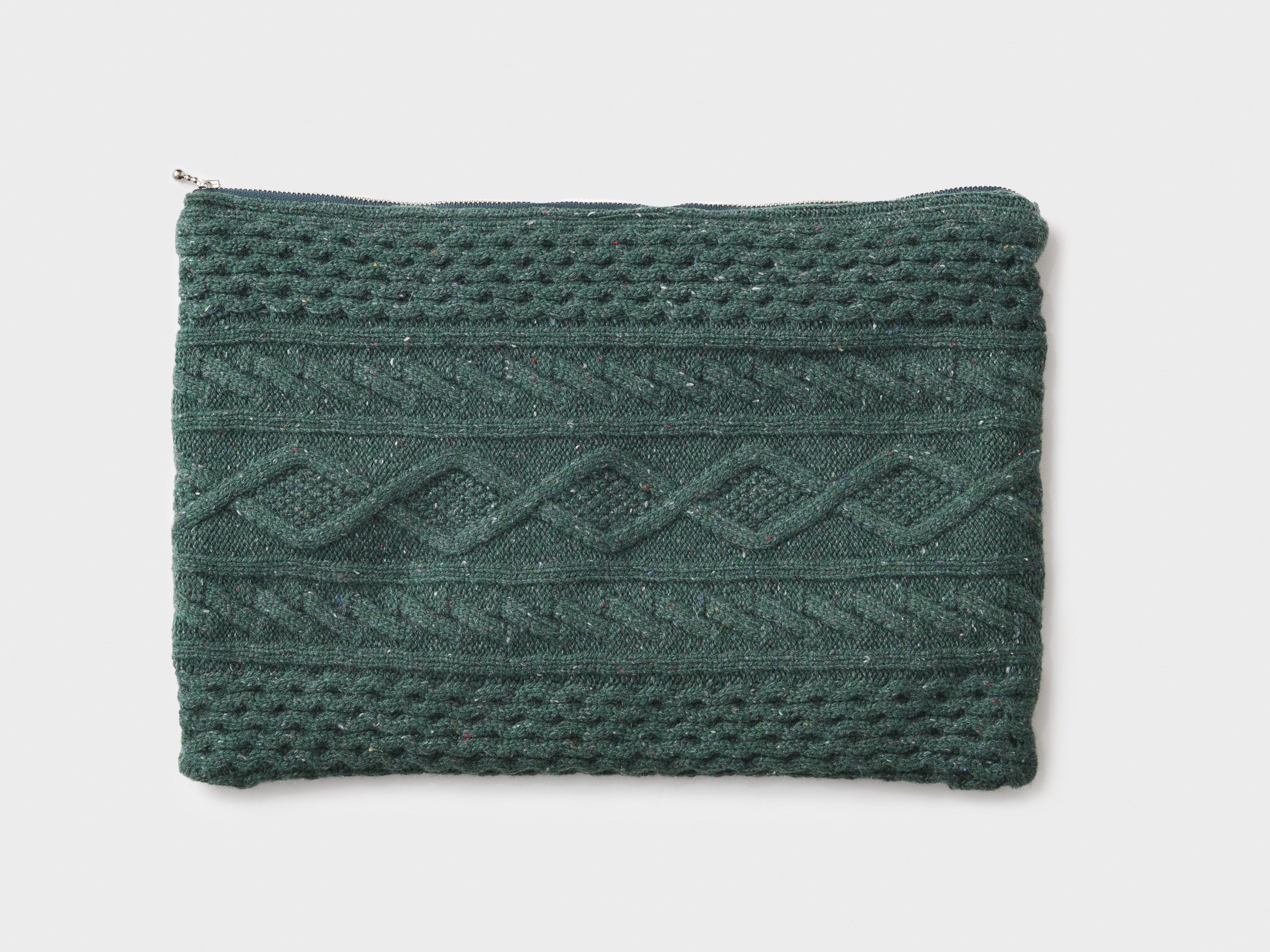 再生カシミヤ混マルチフラットポーチ