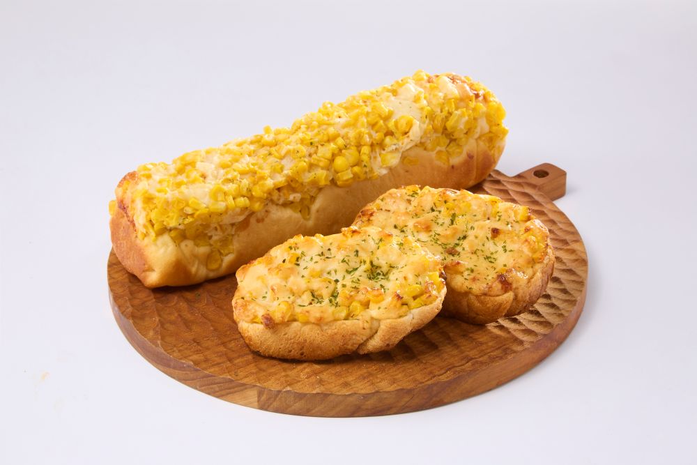 たっぷり美瑛コーンのフロマージュブレッドと美瑛焼きトウモロコシのタルティーヌ