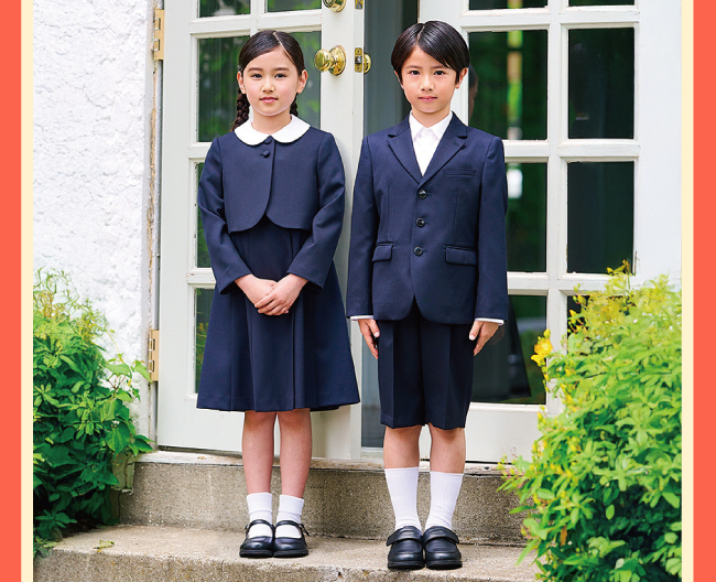 レガートのお受験向けの男児用スーツと女児用アンサンブルの写真