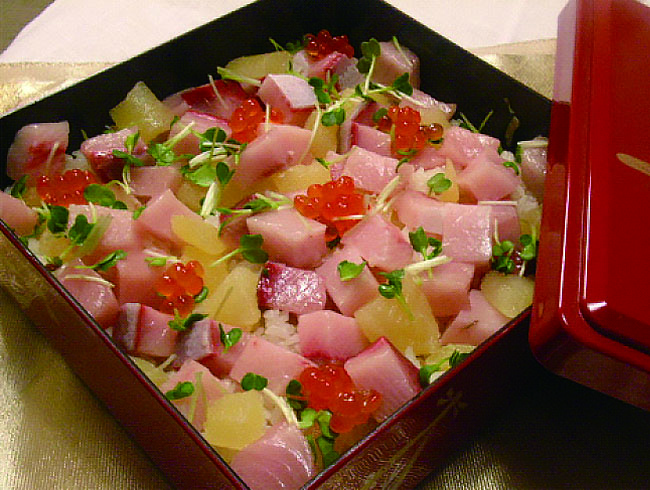 お重に入った華やかなちらし寿司