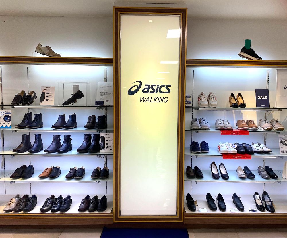アシックスの店内の写真