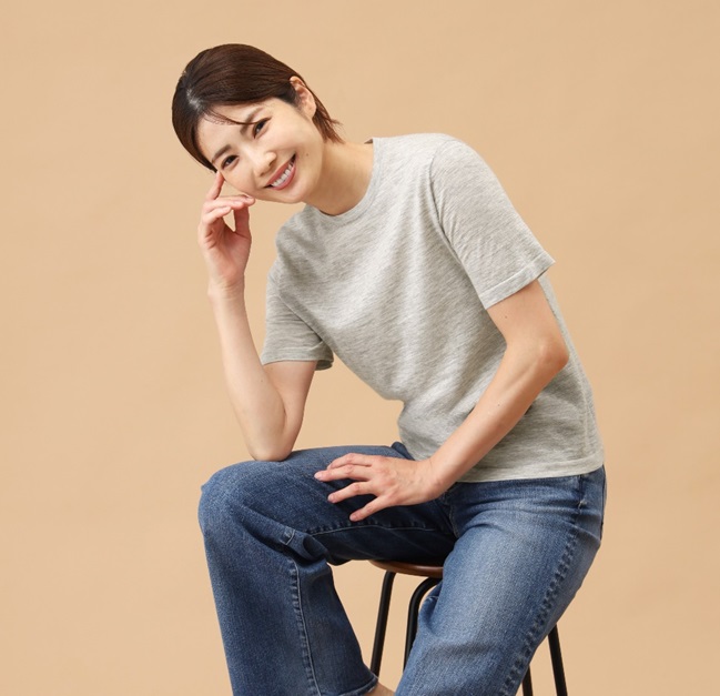 カシミヤニットTシャツモデル写真