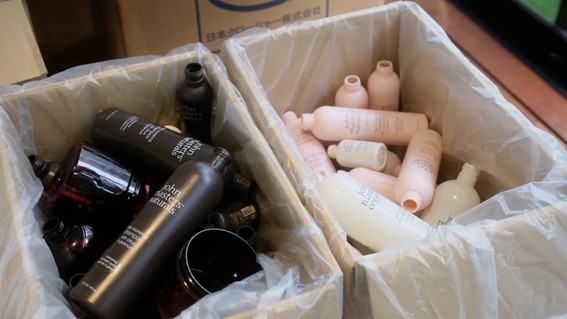 回収したプラスチック素材の空容器
