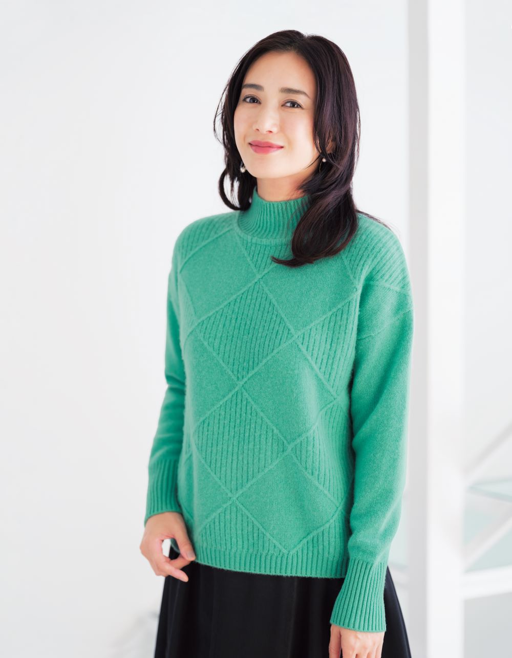 ダイヤ柄セーターのモデル写真