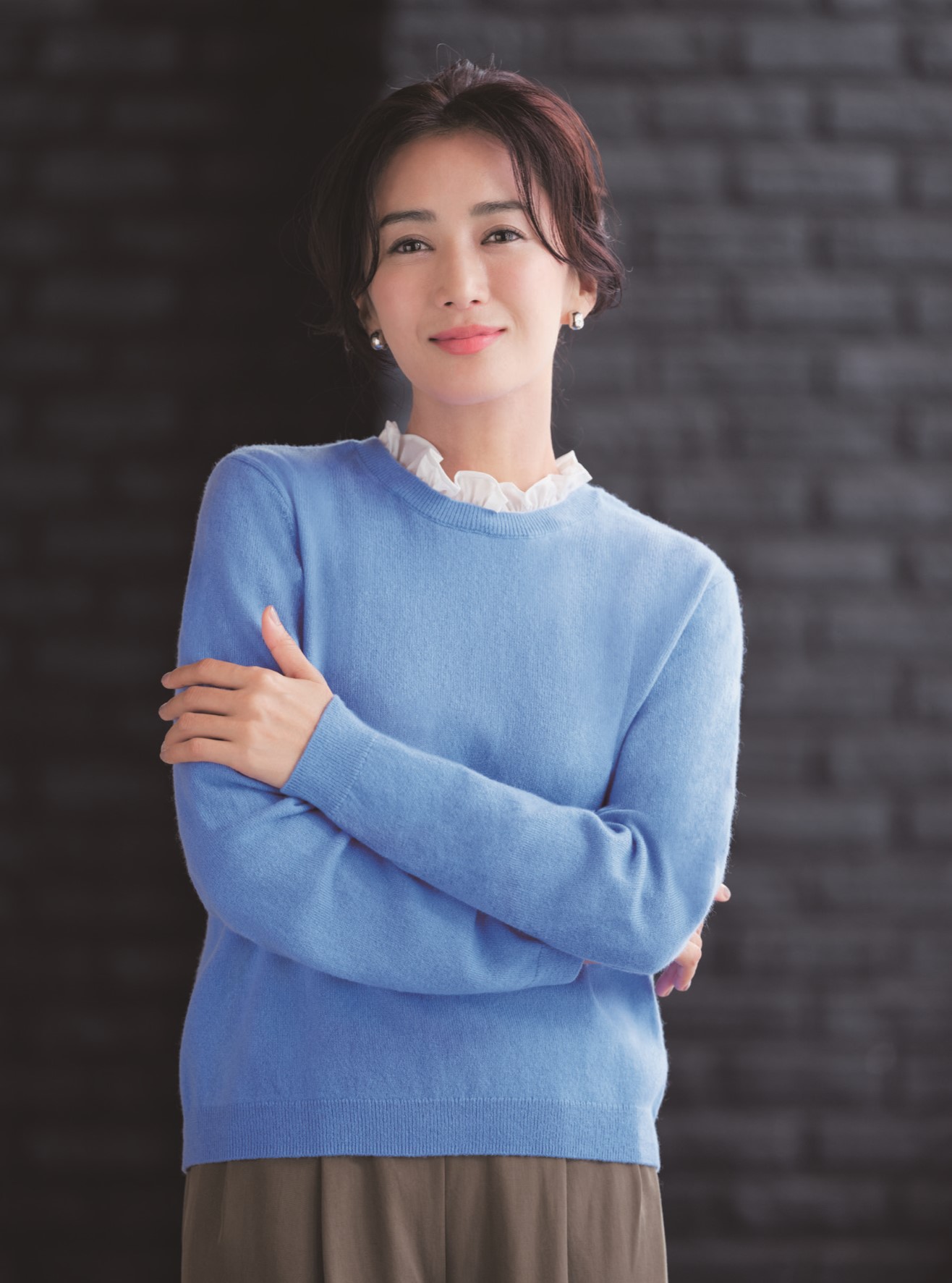 フリル付きニットモデル写真