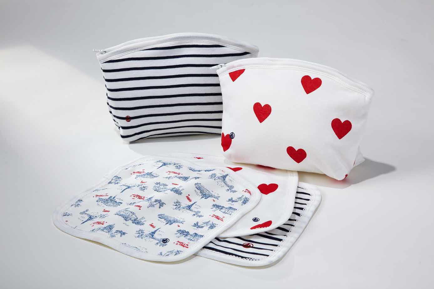 プチバトーのポーチとハンカチ