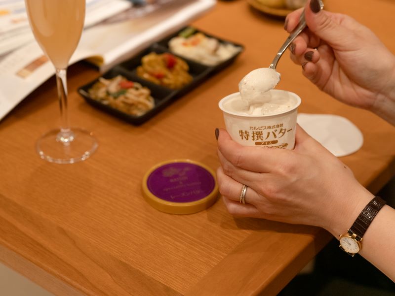会場で特撰バターアイスを試食