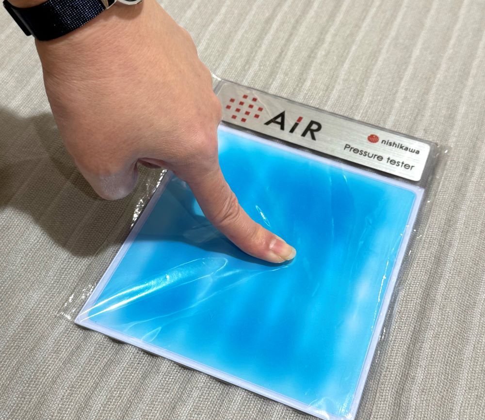 １点を押しても全体に力が分散するエアーサイクロンの様子