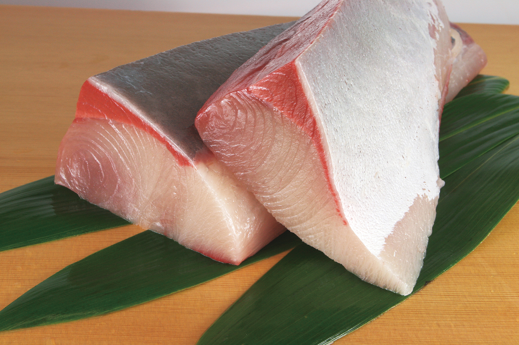 魚の北辰が販売する富山県氷見産の天然寒ぶり切り身