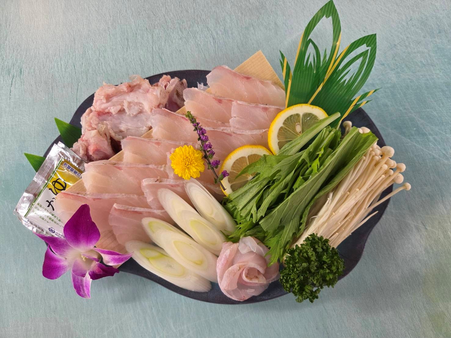 くえ、あら、ねぎ、水菜、きのこ、ポン酢が揃ったくえ鍋セット