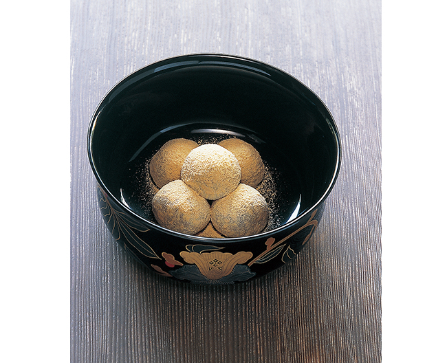 お椀に入った御縁もちの写真