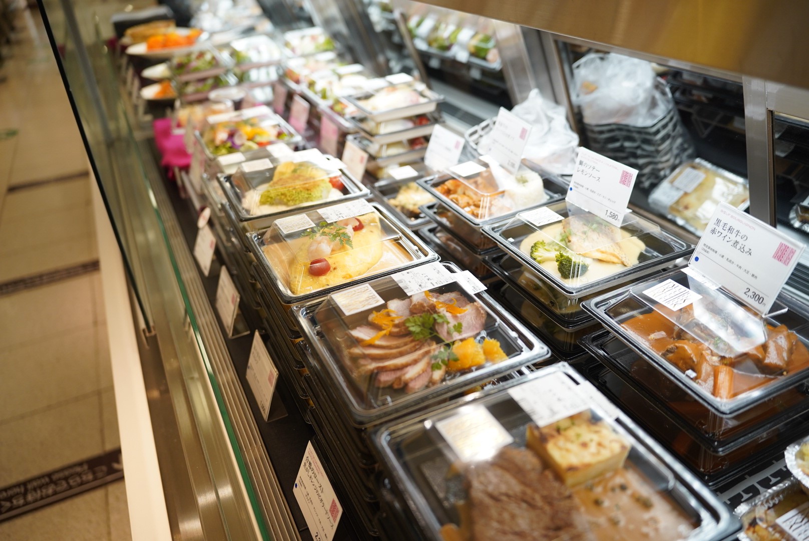 日本橋店のショーケース