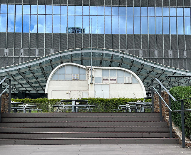 日本橋高島屋S.C.本館屋上のモニュメント。