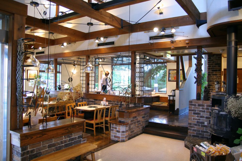 ぴょんぴょん舎稲荷町本店　本館の内観