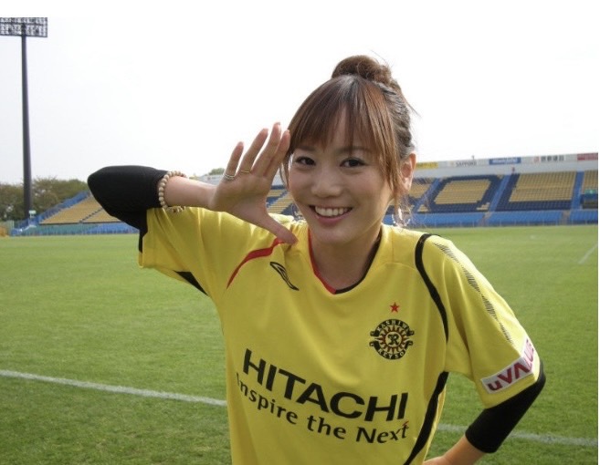 仕事で憧れの柏レイソルスタジアムに立つ岡田さん