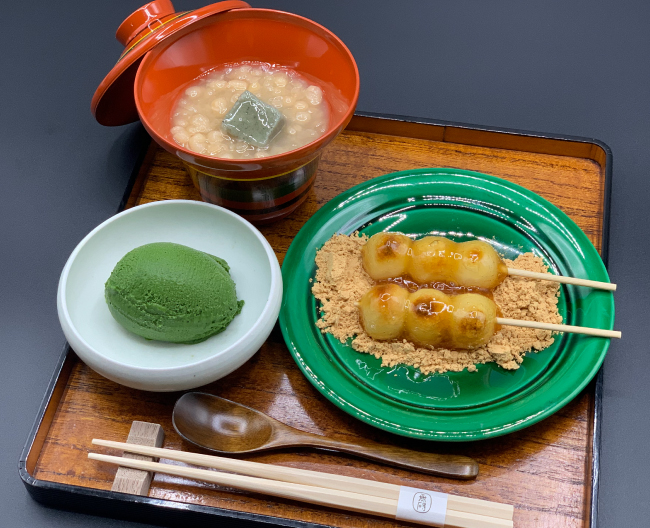無碍山房のみたらし団子とおぜんざい、抹茶アイスが一度に楽しめる、みたらし団子と白小豆のおぜんざい