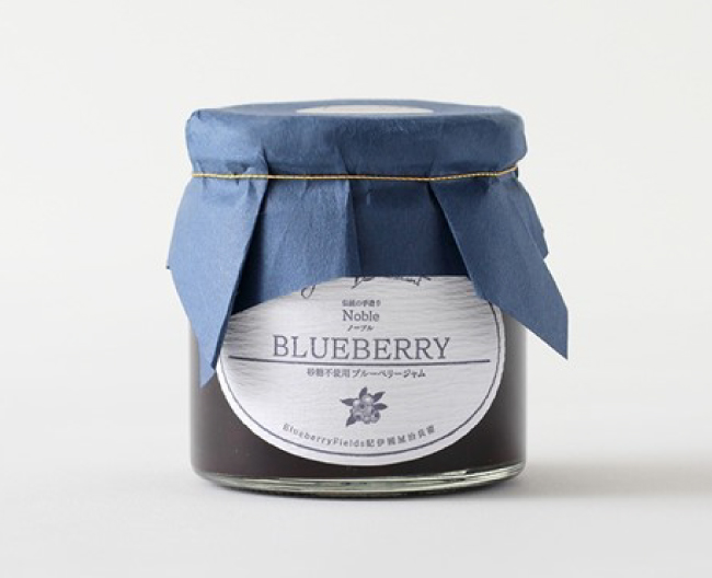 ブルーベリージャムの瓶詰め