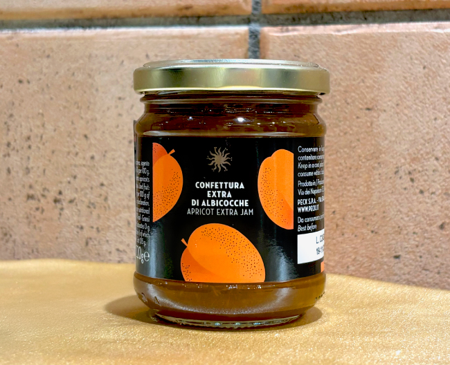 アプリコットジャムの瓶詰め