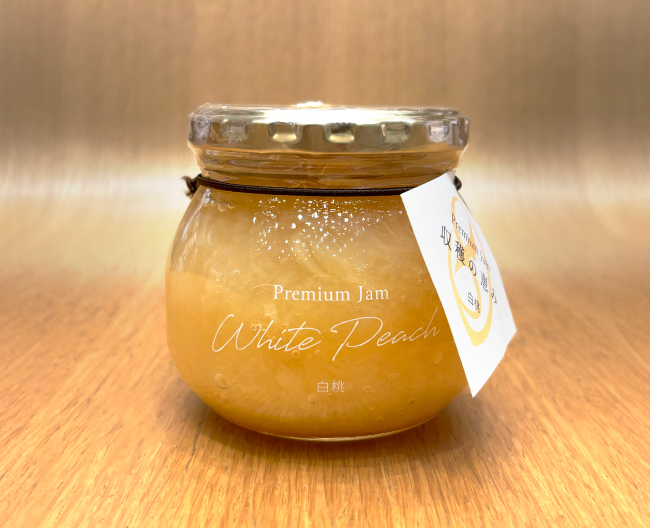 白桃ジャムの瓶詰め