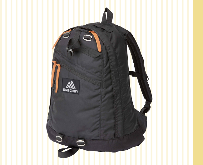 黒のシンプルなスタイルのバックパック