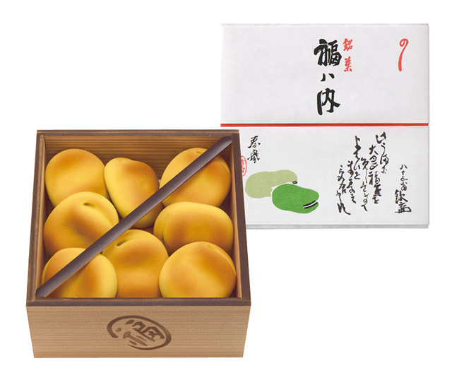 箱の蓋を開けた福ハ内と蓋の写真