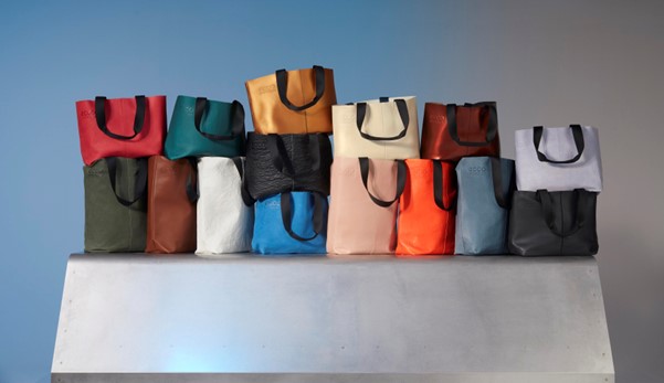 色とりどりのバッグの集合写真