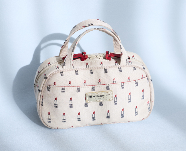 ［アルティザン・アンド・アーティスト］ポーチとしてはもちろん、バッグインバッグとしても使いやすいサイズ感のポーチバッグ。