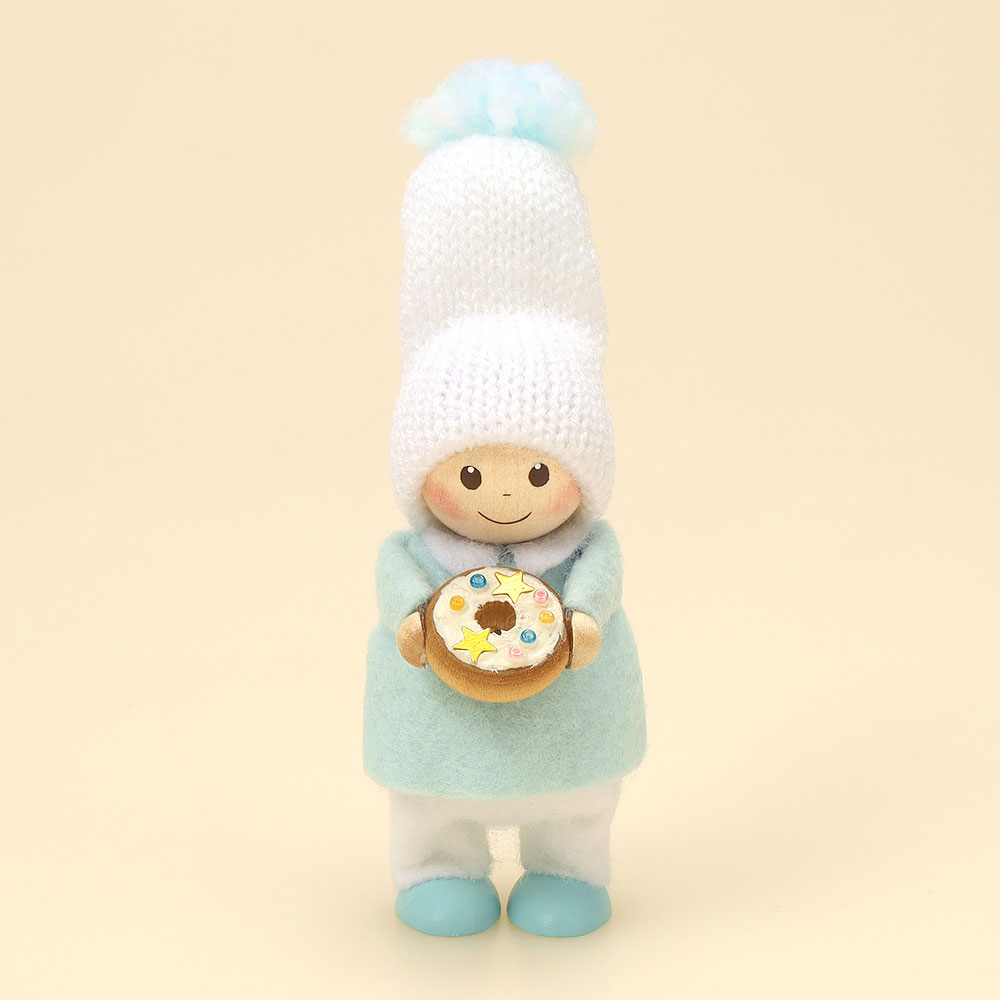 ［ノルディカニッセ］リングドーナツを持つ男の子