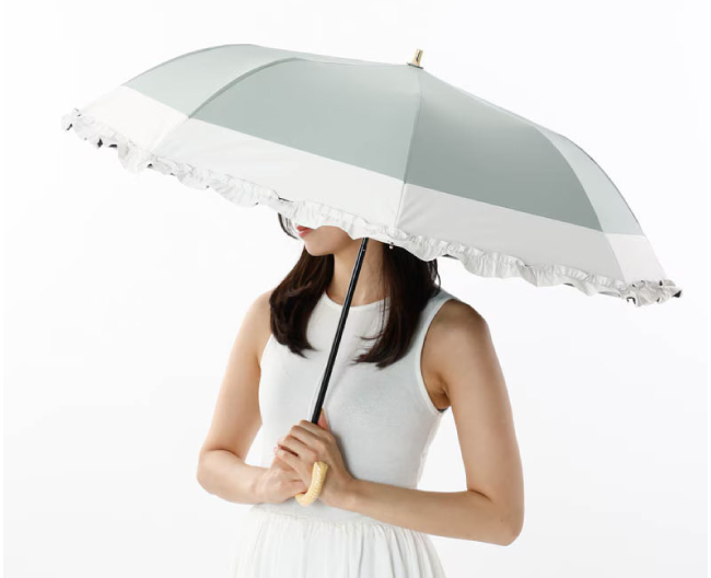 ［ビューランス］の遮光や遮熱、UVカットにすぐれた「東レ サマーシールドⓇLⅡ」生地を使用した、バイカラーフリル晴雨兼用パラソル