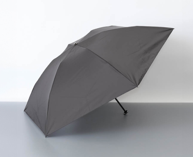 ［ブラオ］の遮光率99.99％以上、UVカット99％以上を誇る、軽量で携帯にも便利な晴雨兼用傘（折り畳みミニ）