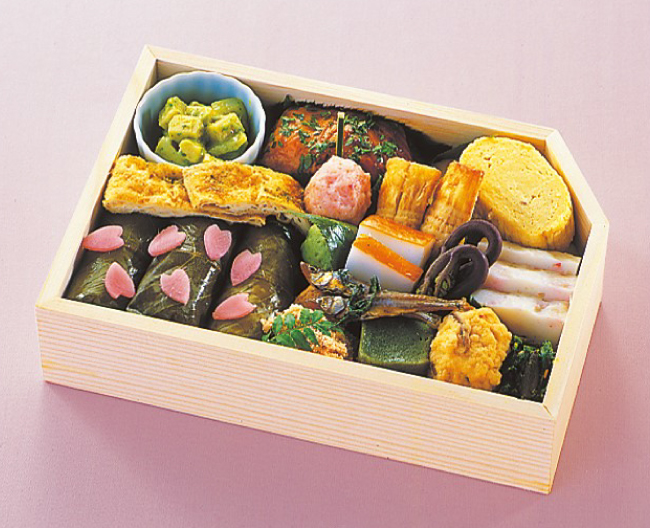 ［辻󠄀留］の旬の素材を伝統の技で仕上げた、味わいのバランスが絶妙な花見弁当