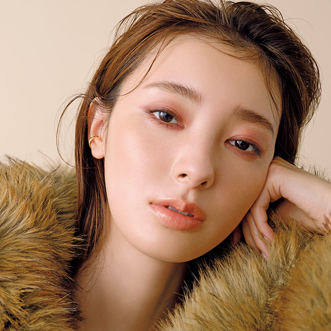 メインビジュアル ブラウンメイクのモデル画像