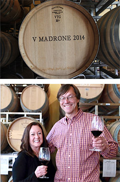 ワイン樽とクリス・ティリー、ポーリーン・ティリー夫妻