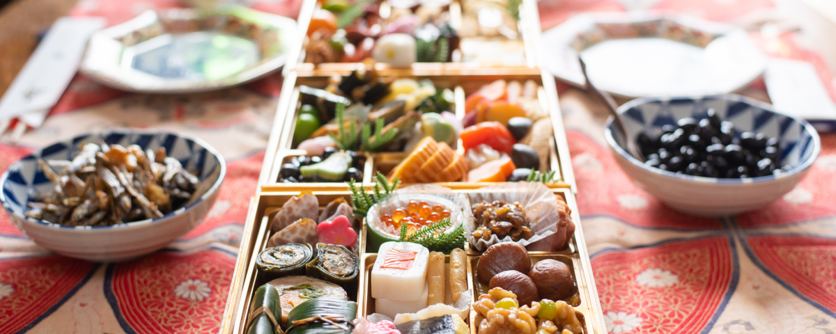 おせちはいつ食べるのが正解？元日・大晦日の地域差や由来を徹底解説 