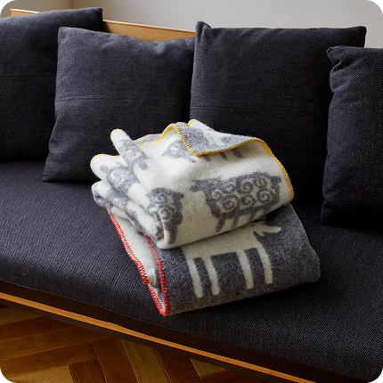 KLIPPAN（クリッパン） ウールハーフブランケット ヒツジ ライトグレー（ステッチあり） 詳細ページへ