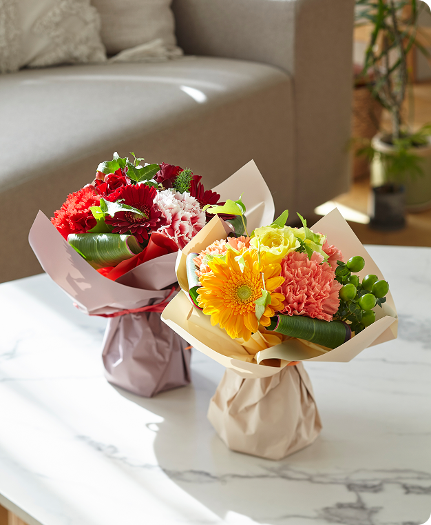 HIBIYA-KADAN（日比谷花壇）　生花そのまま飾れるブーケ レッド詳細ページへ