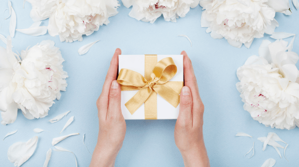 結婚祝いのお返し・結婚内祝いの「のし」のマナーを解説!表書きや名入れの書き方まで紹介