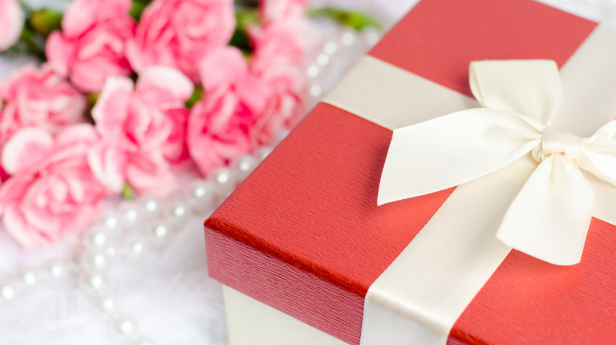 上司への結婚祝いの相場は?おすすめプレゼントや現金を贈る場合の注意点を解説!