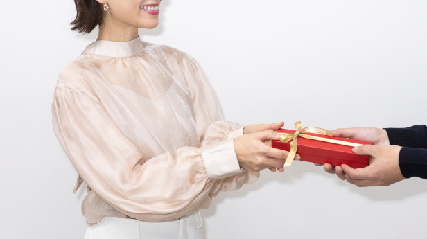 ホワイトデーで喜ばれるお菓子以外のおすすめ特集！選び方や相場も解説