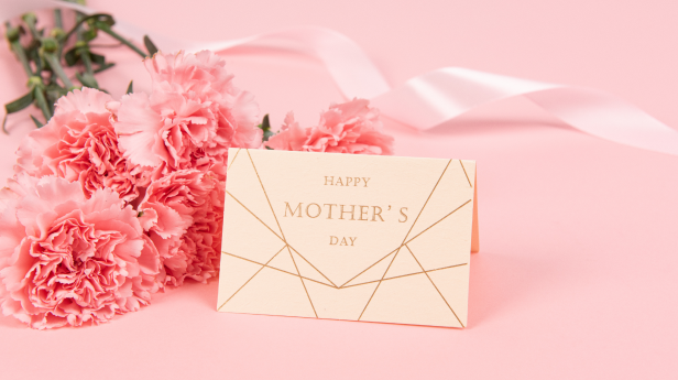 60代のお母さんに贈りたい母の日ギフト特集｜実用的な美容・健康アイテムを紹介