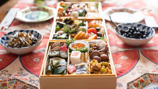 おせちはいつ食べるのが正解？元日・大晦日の地域差や由来を徹底解説