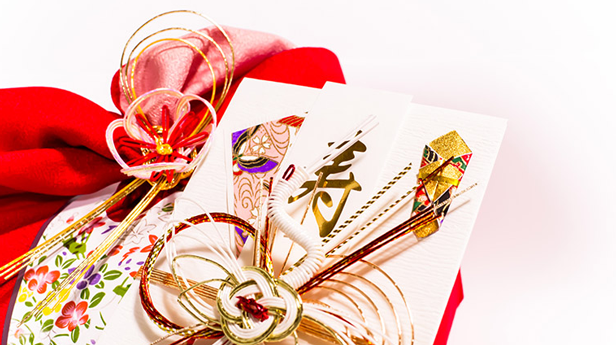 結婚祝いはいくら包む?ご祝儀金額の目安【親族編】