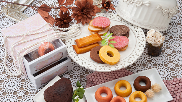 職場への結婚内祝いは「スイーツ」が定番。そのセレクト術とは?