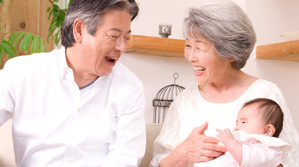両親への出産内祝いに、おすすめの贈り物とお返しを贈るときのマナー