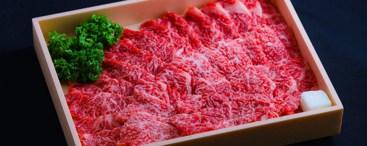 お肉のお取り寄せなら、各地のおいしいお肉が、手軽にご家庭に届く。お肉料理におすすめの調味料や、お肉を使った惣菜もご紹介