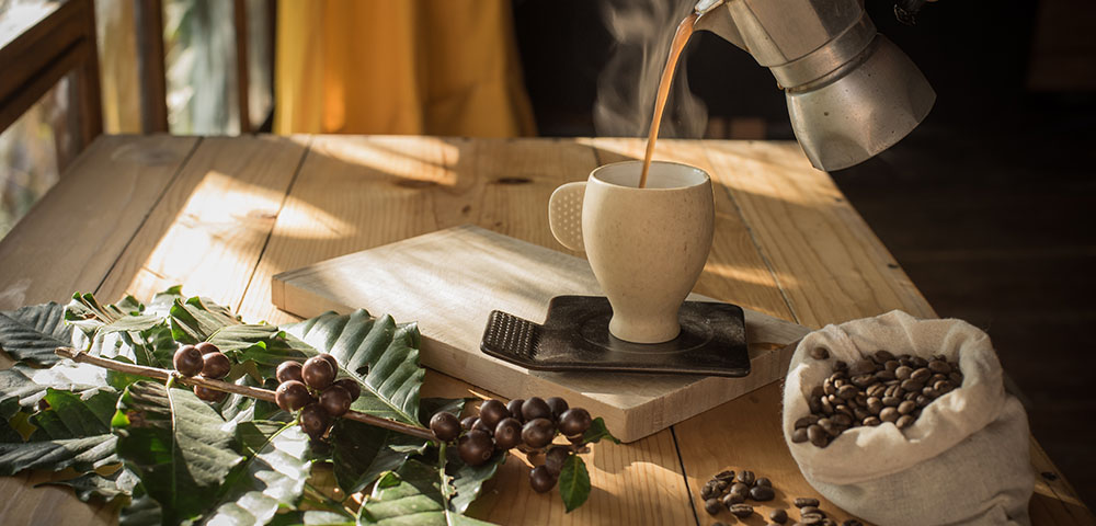 パンの朝食には、こだわりのコーヒーを