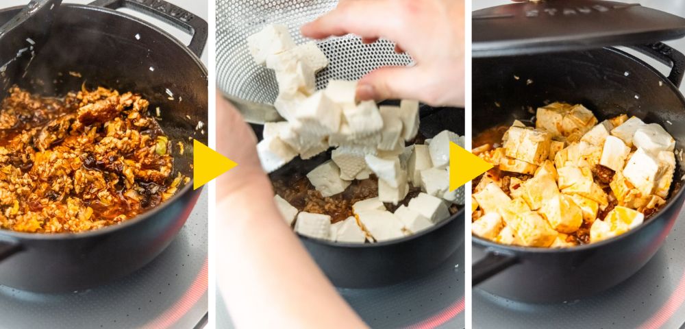 中華合わせ調味料と水を加え、豆腐を入れたら蓋をして中火で5分煮込む。