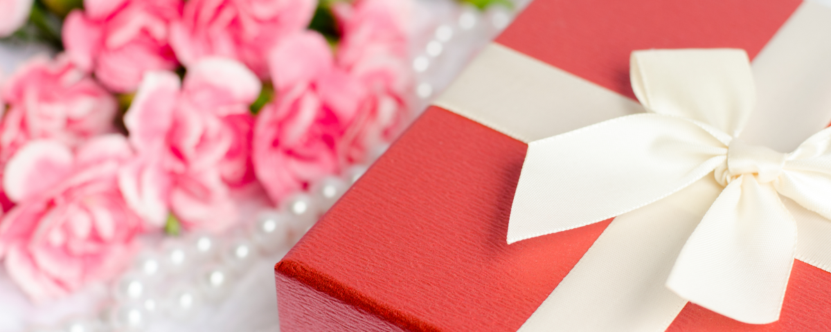 上司への結婚祝いの相場は？おすすめプレゼントや現金を贈る場合の注意点を解説！ 
