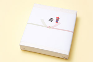 結婚祝いのギフトを包む、水引・熨斗（のし）のマナーとは？