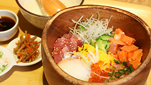 こめらく お茶漬けといろどり唐揚げ。